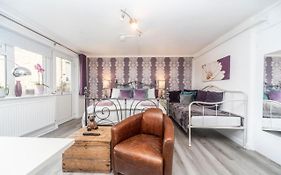 11 Boutique Studio Apartment Perfect For Peaceful Getaway, Secluded Garden, Quiet Location